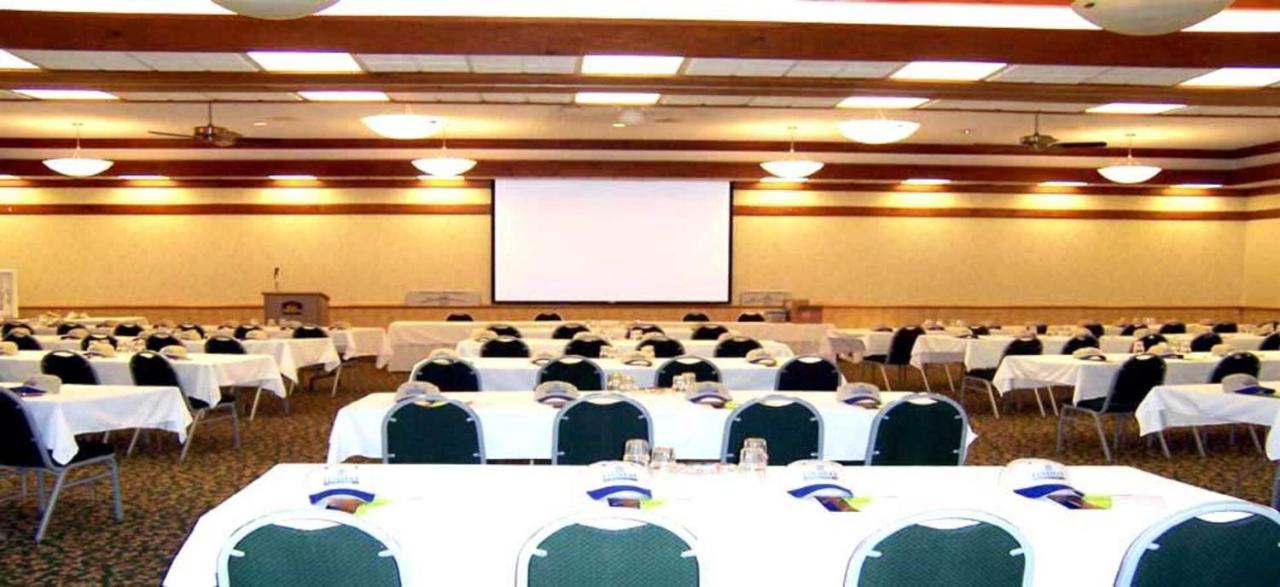 Norwood Inn & Suites Mankato North Mankato Экстерьер фото